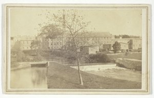 Senza titolo (fiume con cascate ed edificio industriale)