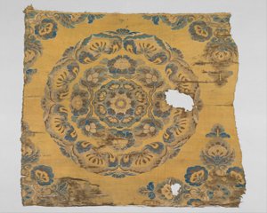 Tessuto con medaglione floreale, c.800 da Tang Dynasty Chinese School