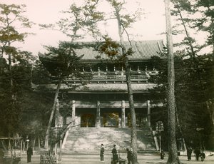 Porta del tempio buddista Chion-in, quartiere di Higashiyama, Kyoto, 1900-1915 circa (fotografia) da Teijiro Takagi