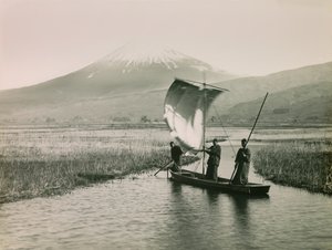 Il Monte Fuji visto da Tokaido, circa 1900 - 1915 (fotografia) da Teijiro Takagi
