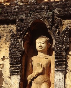 Buddha su Chedi, periodo Davaravati
