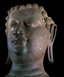 Testa gigante di Buddha, stile Lanna