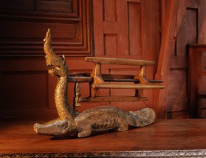 Avvolgitore di matasse a forma di alligatore con testa di Naga da Thai School