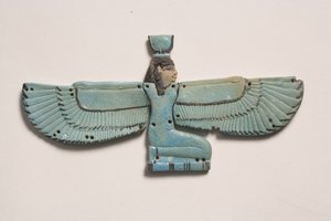 Pettorale della dea alata Iside (faience)