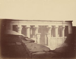Vista Frontale della Sala Principale del Tempio di Edfu da Théodule Devéria