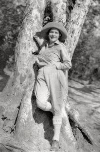 Stella Court Treatt, avventuriera, autrice e regista britannica, Maereres, Tanganica, 1925-1927 da Thomas A. Glover