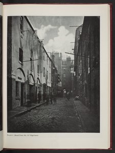 Broad Close, n. 167 High Street, da "Old Closes and Streets of Glasgow". da Thomas Annan