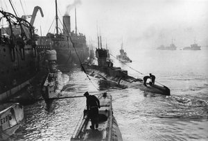 Sommergibili che lasciano il deposito navale a Harwich