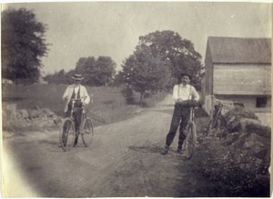 Samuel Murray e Benjamin Eakins in bicicletta, c. 1895-1899 da Thomas Eakins