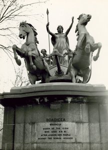 Boadicea e le sue figlie, gruppo scultoreo in bronzo, 1885