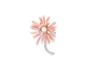 Spilla (perla di conchiglia, conchiglia, diamanti e platino) da Tiffany and Company