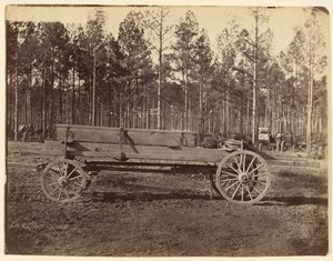 [Carro con cassa oblunga, forse contenente pistole o fucili] da Timothy H. O