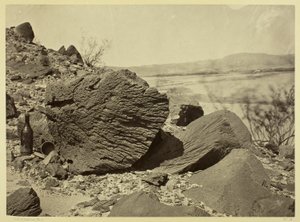 Roccia scolpita dalla deriva della sabbia, sotto la Roccia della Fortificazione, Arizona