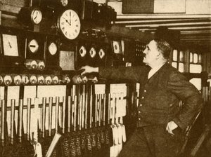 Registrazione del segnale orario giornaliero alla stazione di Liverpool Street, London and North Eastern Railway da Topical Press Agency