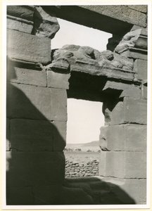 Architrave di un tempio, Naqa, Sudan, fotografia di Ugo Monneret de Villard