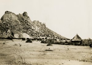 Capanne presso Gebel Sagadi, Sudan, fotografia di Ugo Monneret de Villard, 1930 ca.