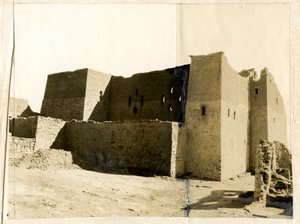 Grande torrione (qasr) del Monastero di San Simeone, Assuan, Egitto, fotografia di Ugo Monneret de Villard