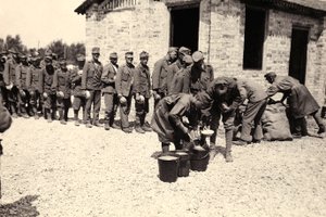 Prigionieri austriaci a Bagnaria Arsa, Udine, Italia, 02/04/1916 da Ugo Ojetti