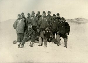 Un gruppo della squadra di terra ai quartieri invernali, c1908, 1909 da Unbekannt