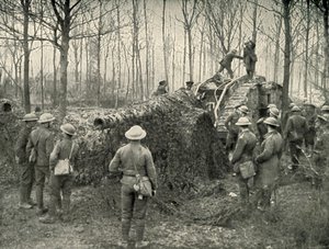 Una nave da guerra che porta sotto camuffamento un cannone navale tedesco da 5,9, 1919 da Unbekannt