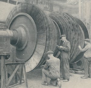 Un rotore a molte lame per una delle turbine a bassa pressione della Queen Mary, 1937