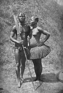Un guerriero Mulolo del Congo e sua moglie dalle regioni centrali del Congo, 1902