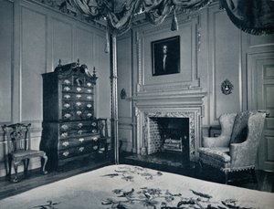 Un cassettone del New England con base a bombe in una delle camere del palazzo di Williamsburg da Unbekannt