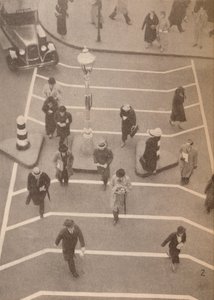 Una corsia di sicurezza di fronte alla stazione di Charing Cross, c1934, 1935 da Unbekannt