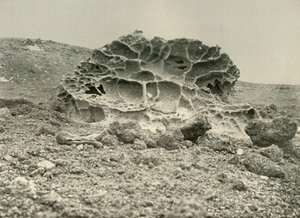 Un masso di kenyte eroso vicino ai quartieri invernali, c1908, 1909