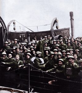Una barca di soldati salvati da Dunkerque, 1940, 1945