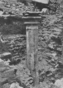 Una colonna della sala del Priorato di Blackfriars, Città di Londra, 1906 da Unbekannt