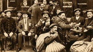 Un gruppo di lavoratori rifugiati in un caffè a Parigi, Prima Guerra Mondiale, 1914-1918, 1933 da Unbekannt
