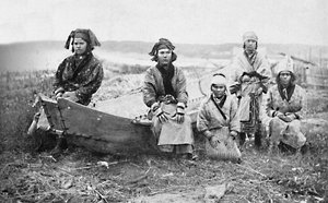 Un gruppo di donne Ainu, Monbetsu, Hokkaido, Giappone, 1902 da Unbekannt