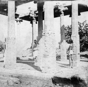 Un tempio in rovina vicino a Madras, India, 1874 da Unbekannt