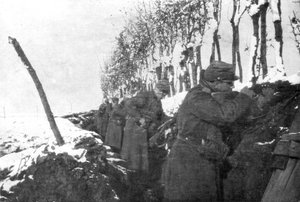 Una trincea piena di fanteria di riserva, Pas-de-Calais, Francia, inverno, 1915 da Unbekannt