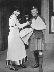 Un incidente durante una giornata di beneficenza di guerra, 1915 da Unbekannt