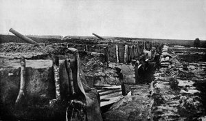 Trincee e cannoni britannici abbandonati a Maubeuge, 1914