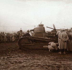 Avanzando con i carri armati, c1914-c1918 da Unbekannt