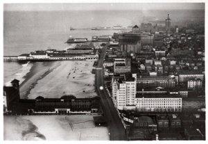 Vista aerea di Atlantic City, New Jersey, USA, da un dirigibile, 1930-1933 da Unbekannt