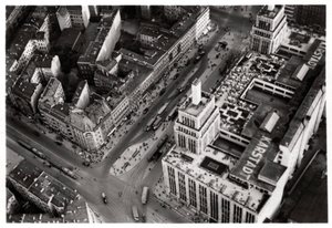 Veduta aerea di Hermannplatz, Berlino Neukölln, Germania, da un dirigibile, c1931 1933 da Unbekannt