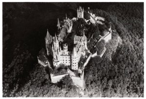 Vista aerea del Castello di Hohenzollern, Baden-Württemberg, Germania, da un dirigibile, c1931 1933 da Unbekannt