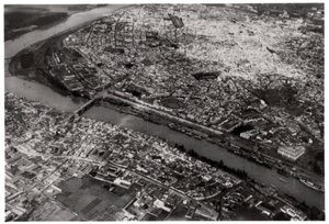 Vista aerea di Siviglia, Spagna, da un dirigibile, 1929-1933