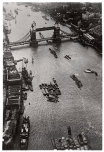 Veduta aerea del Tower Bridge, Londra, da un dirigibile