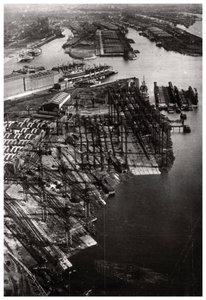 Veduta aerea del cantiere navale Bremer Vulkan, Brema, Germania, da un dirigibile, c1931 1933 da Unbekannt
