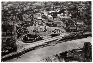 Vista aerea della Cattedrale di Cristo Salvatore, Mosca, URSS, da un dirigibile, 1930-1933 da Unbekannt