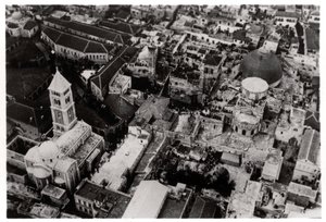 Veduta aerea della Chiesa del Santo Sepolcro, Gerusalemme, Palestina, da un dirigibile, 1931 1933 da Unbekannt