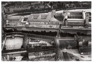 Vista aerea del Deutsches Museum, Monaco, Germania, da un dirigibile, c1931 1933