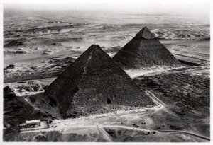 Veduta aerea delle Piramidi di Giza, Egitto, da un dirigibile, 1931 1933 da Unbekannt