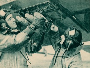 Osservatore aereo che riceve addestramento al bombardamento, 1940 da Unbekannt