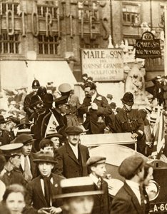 Alcock e Brown...dopo il primo volo transatlantico senza scalo, Londra, giugno 1919, 1935 da Unbekannt
